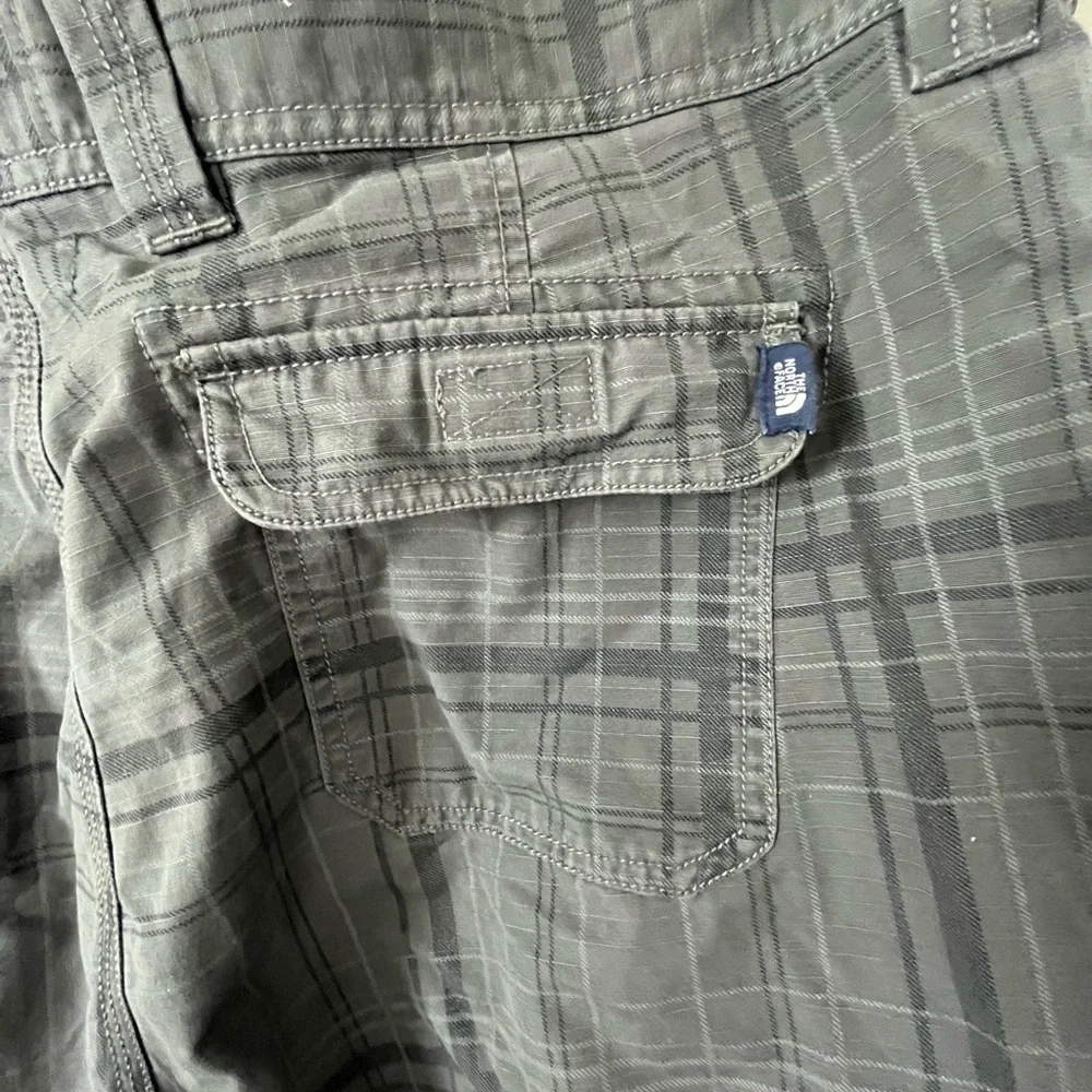 The North Face Cargo Shorts Mens 40 Regular Fit Gray Hiking Casual